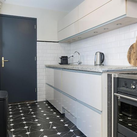 Petite Room With Wifi, Ac, And Shared Kitchen Tilburg Kültér fotó