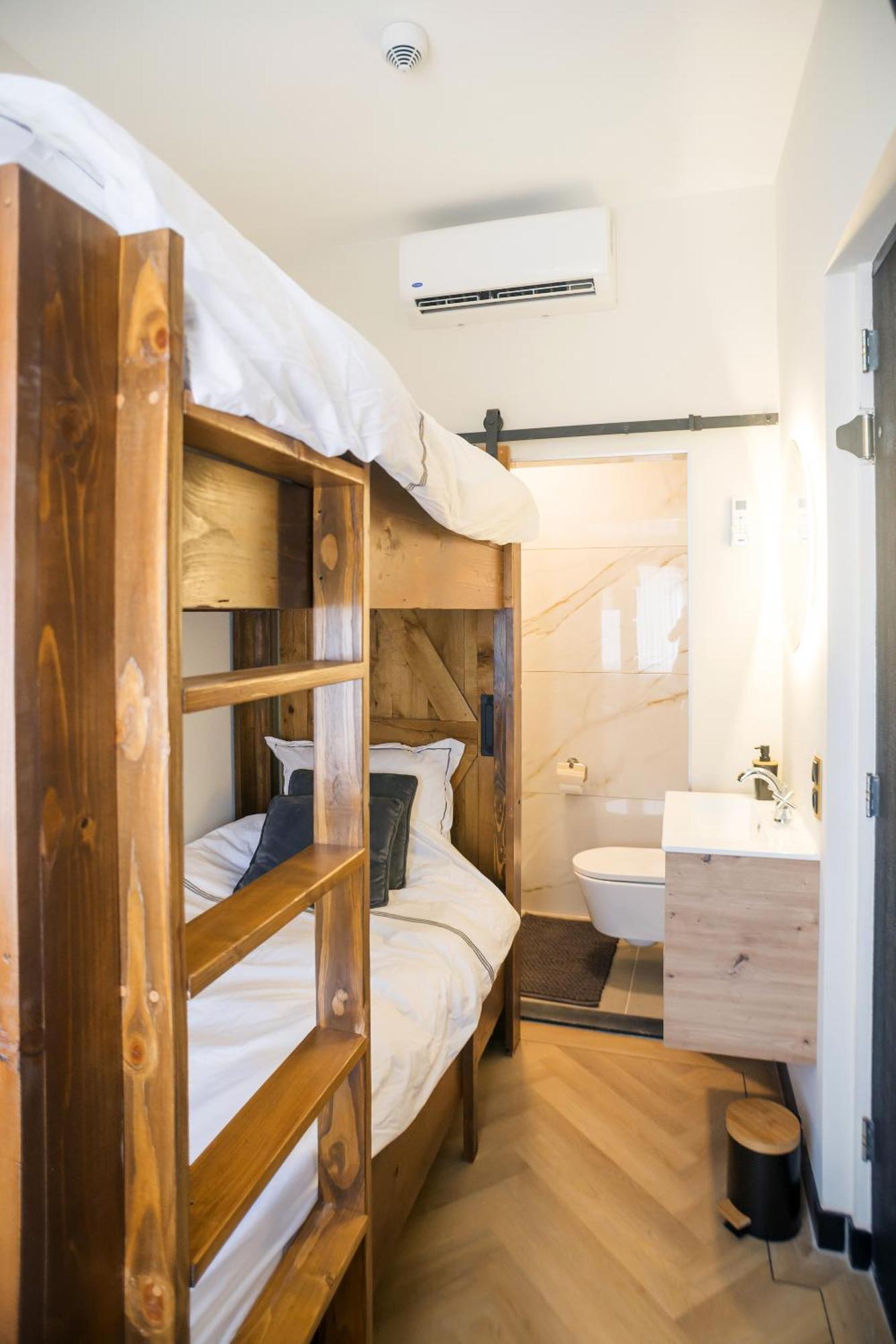 Petite Room With Wifi, Ac, And Shared Kitchen Tilburg Kültér fotó