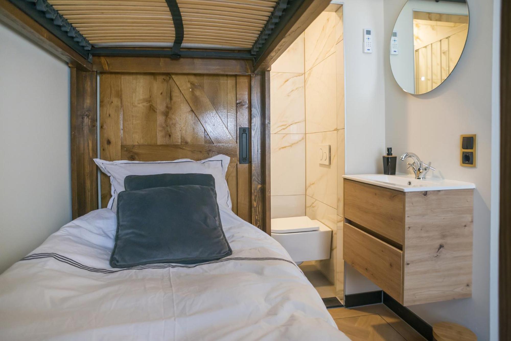Petite Room With Wifi, Ac, And Shared Kitchen Tilburg Kültér fotó