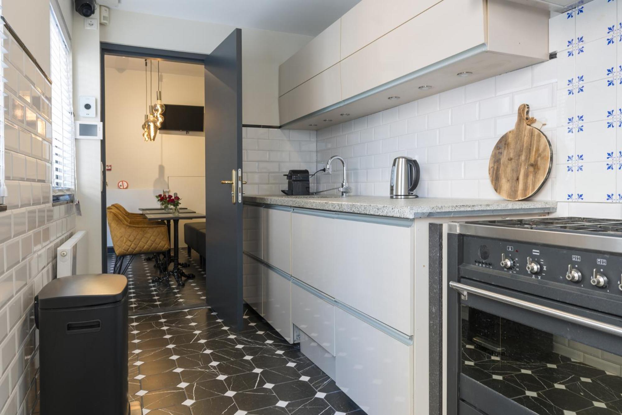 Petite Room With Wifi, Ac, And Shared Kitchen Tilburg Kültér fotó