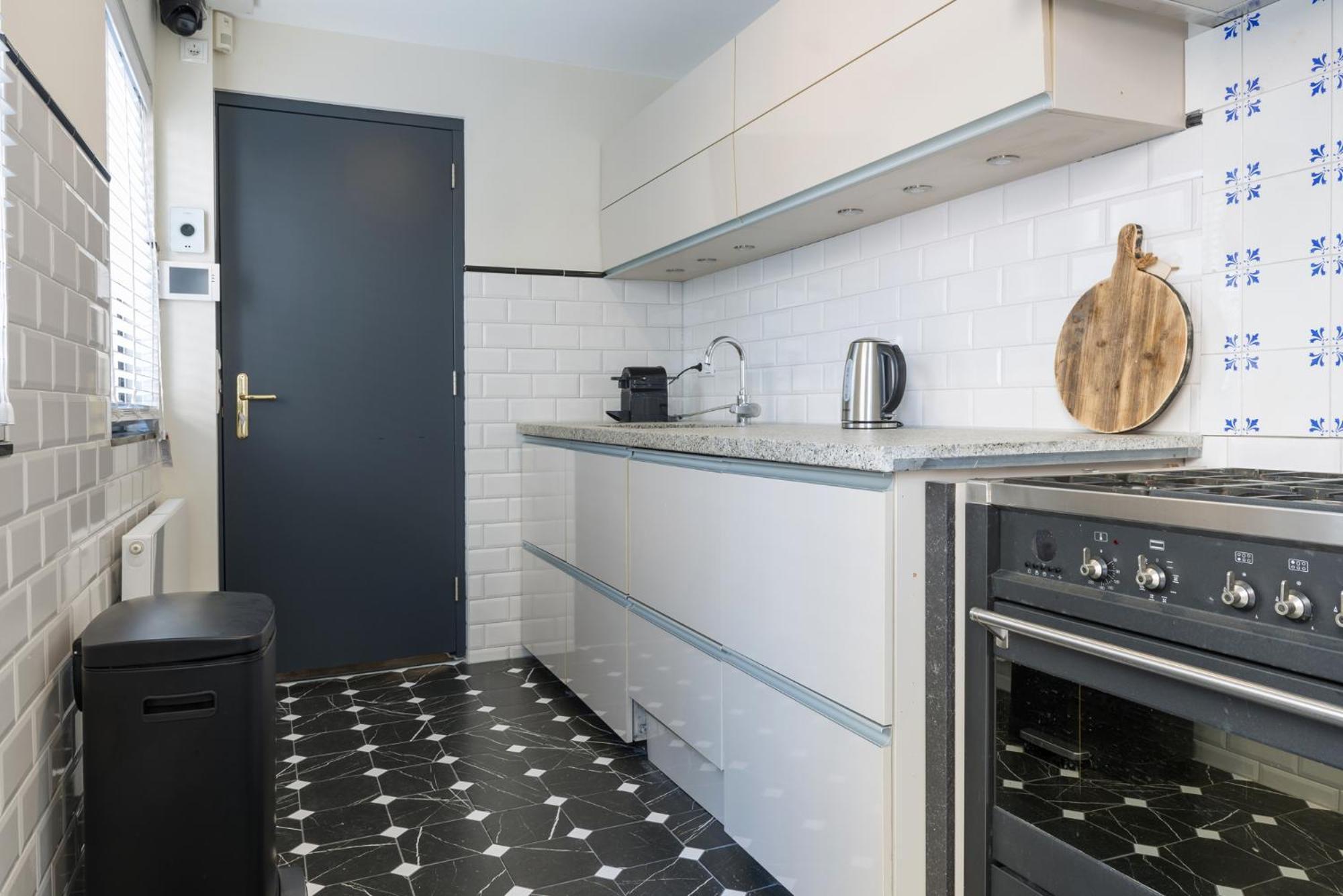 Petite Room With Wifi, Ac, And Shared Kitchen Tilburg Kültér fotó